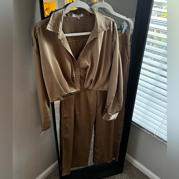 Satin button down and trouser set - Picture 5 of 6